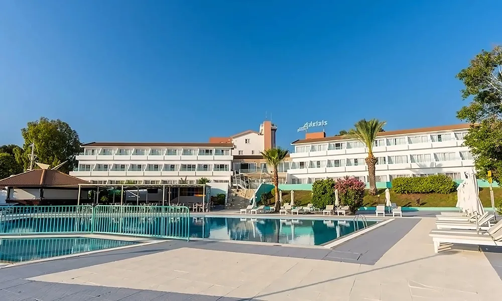 Adelais Bay Hotel 