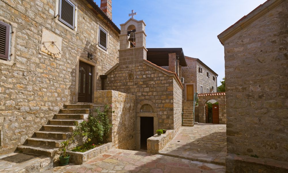 /api/cms/uploads/Budva_old_town_785e5beb43.jpg