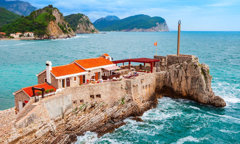 /api/cms/uploads/PETROVAC_9a640a0b2f.jpg