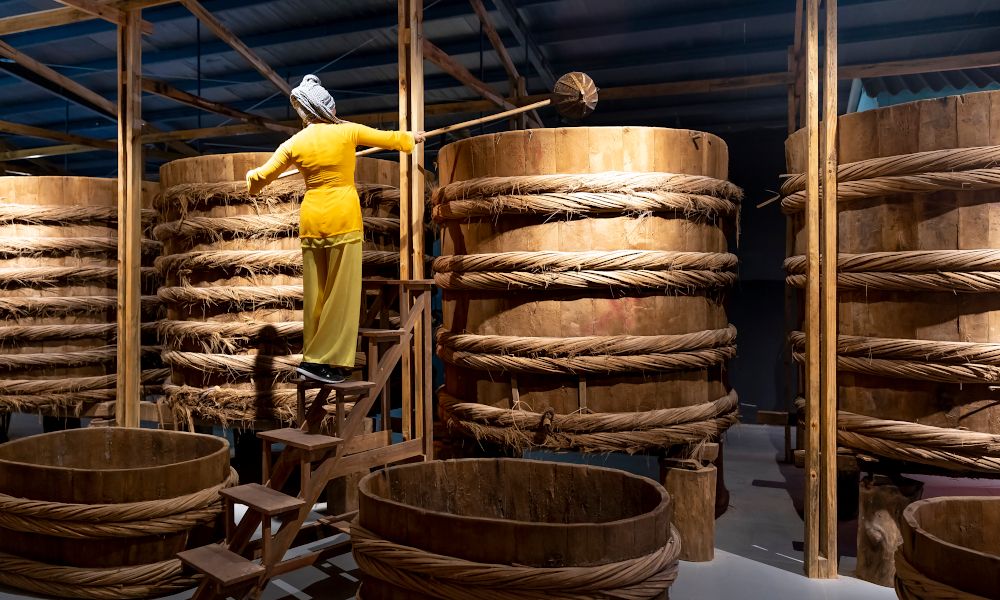 /api/cms/uploads/vietnam_Museum_of_fish_sauce_traditional_way_of_making_fish_sauce_7c39fe82c5.jpg