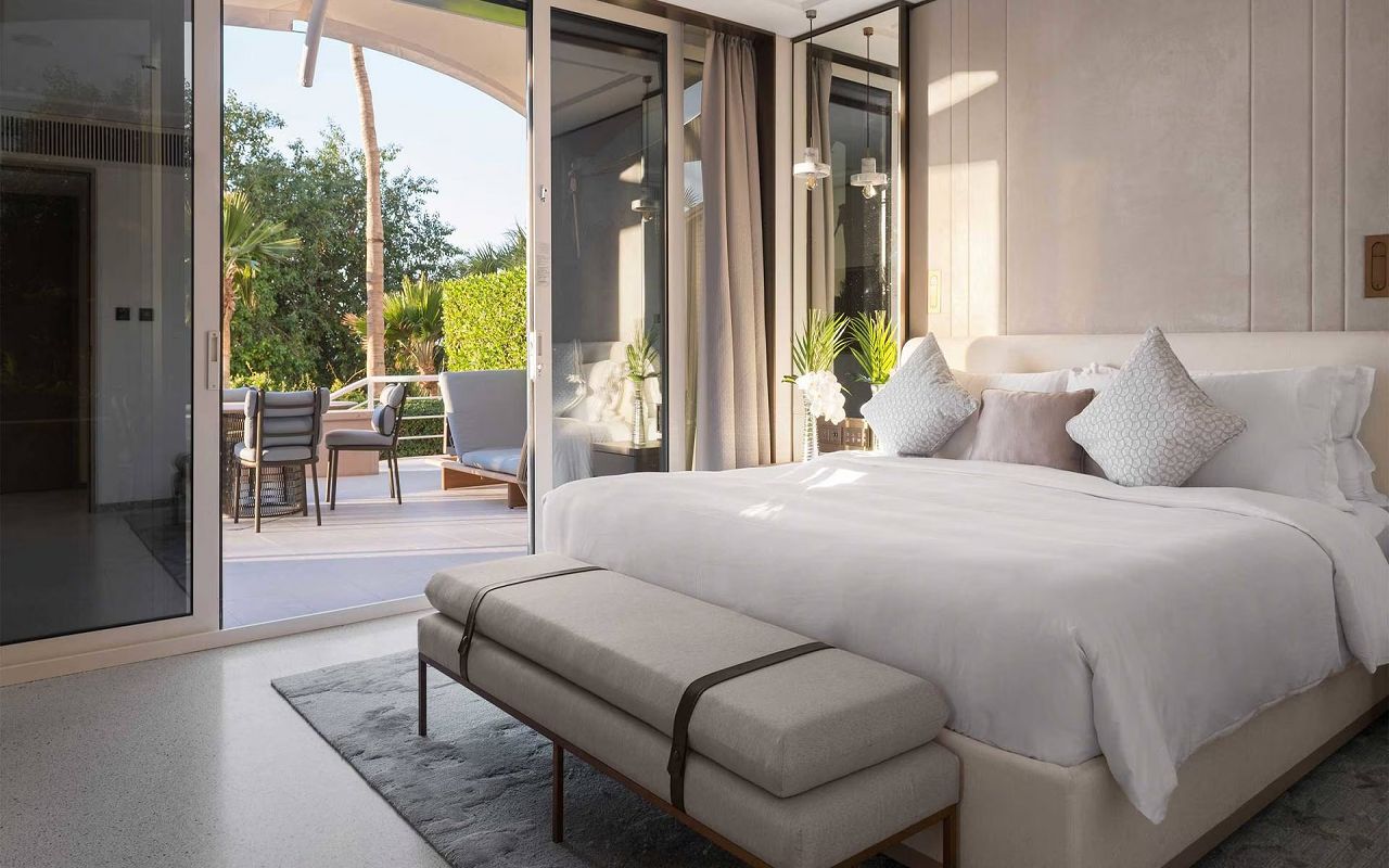 16-9-jumeirah-beach-hotel-family-garden-suite-bedroom_landscape