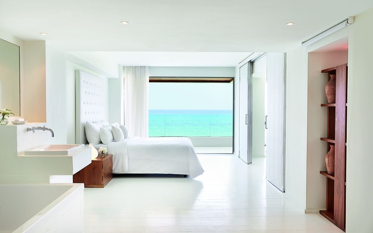 49-One-Bedroom-Grand-Suite-spectacular-sea-views-min
