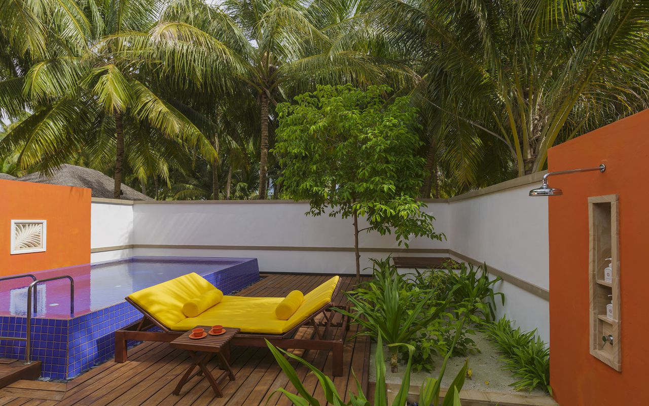 71577742-H1-Angsana_Velavaru_Deluxe_Beachfront_Pool_Villa_Outdoor