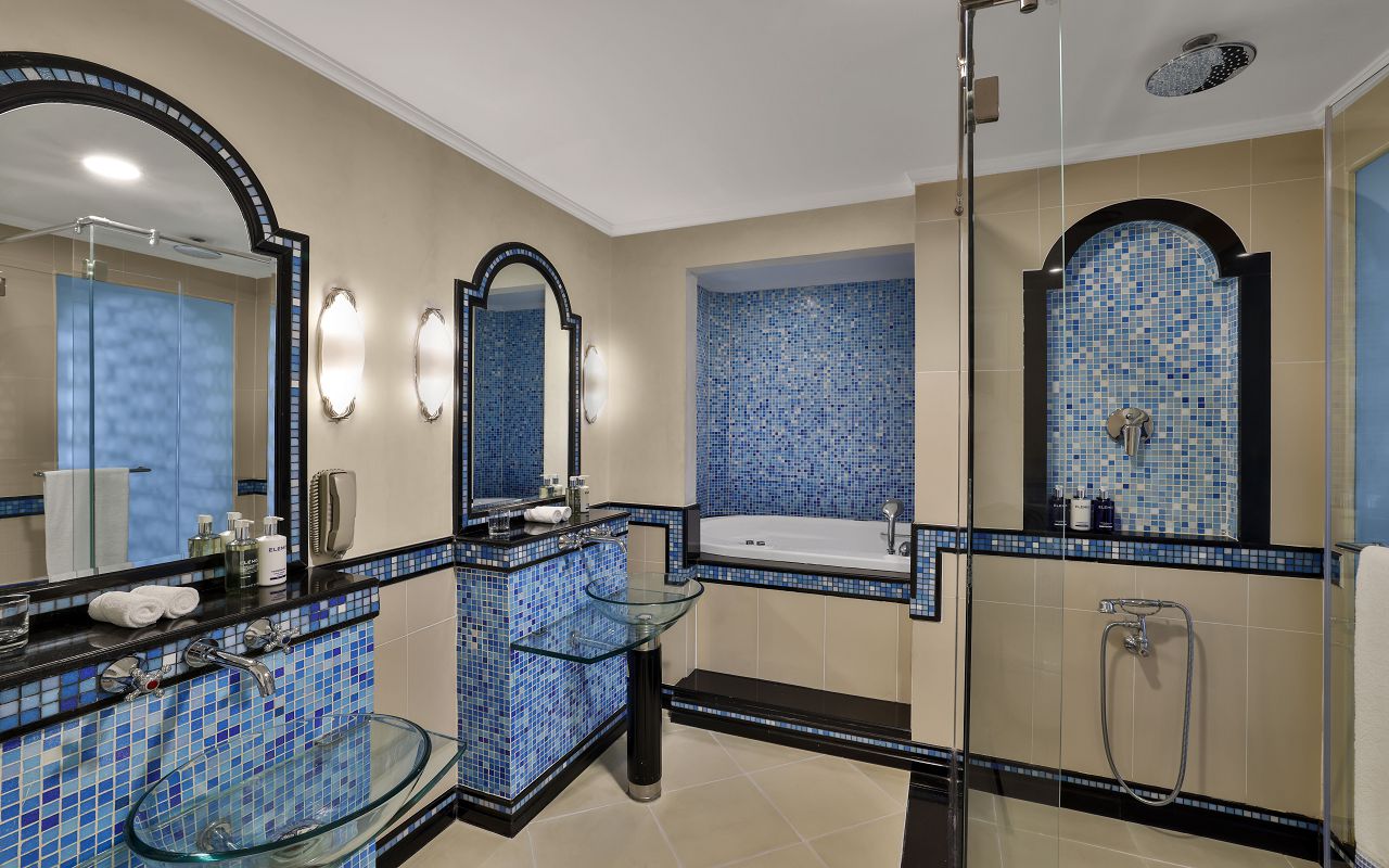 Ambassador Suite - Bathroom
