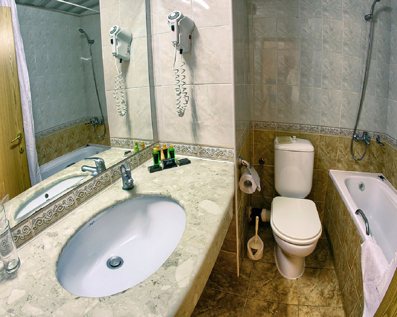Bathroom bathtub