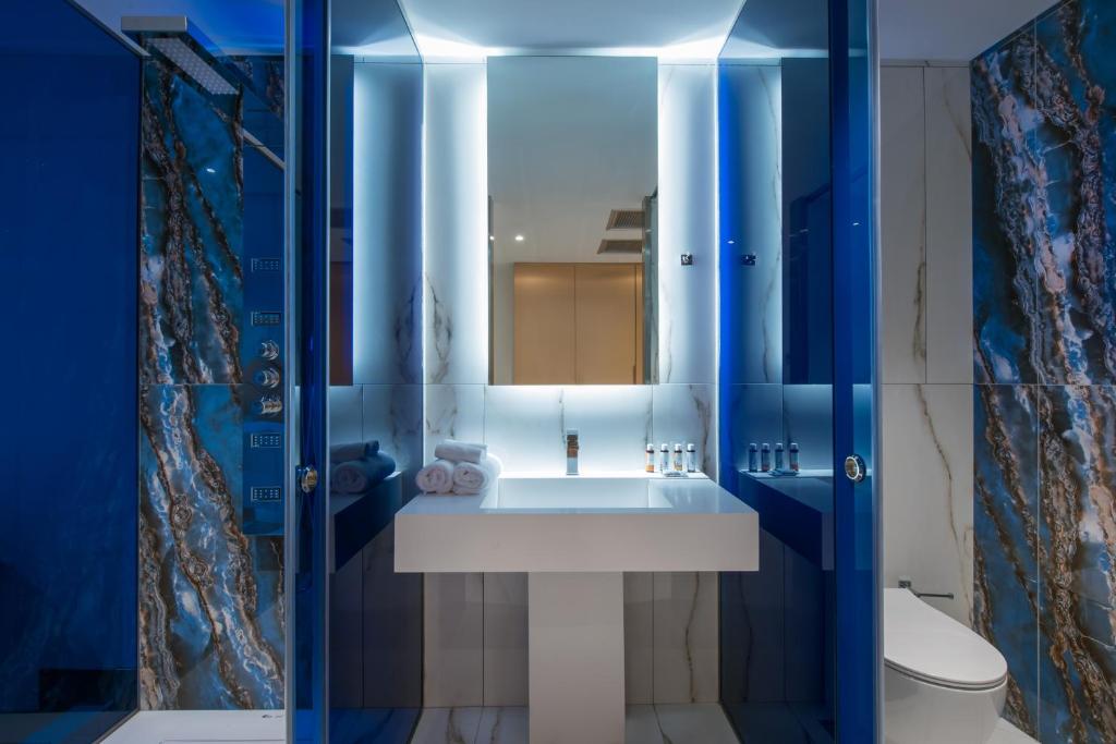 Copper Junior Suite Land View (4)