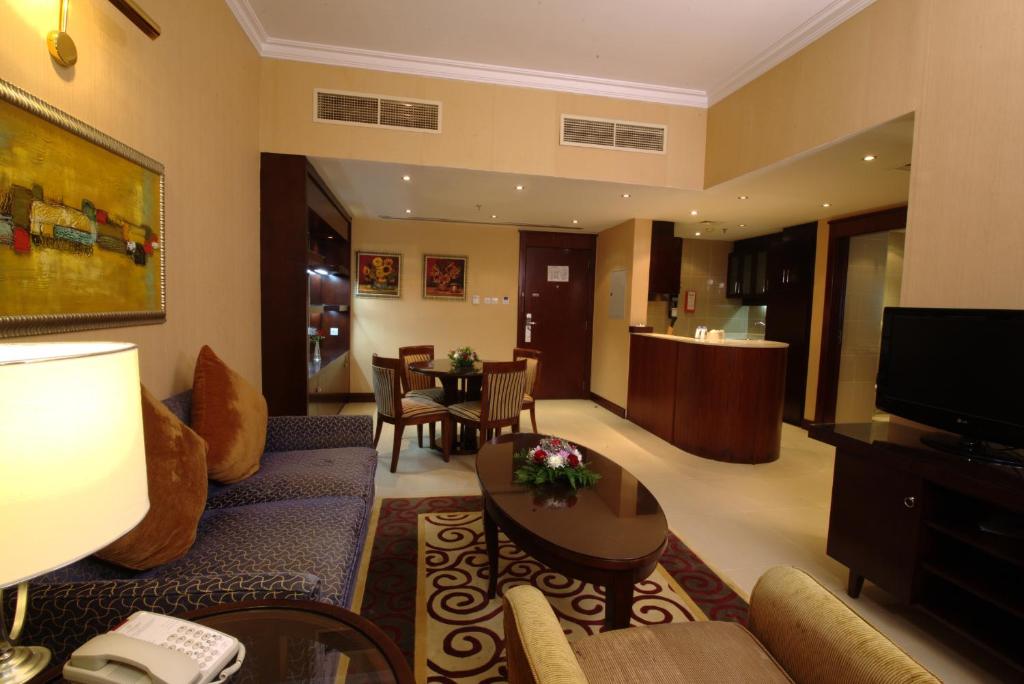 Deluxe Two Bedroom Suites (3)