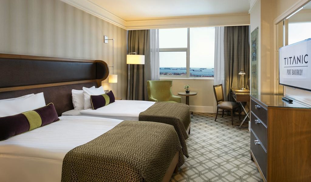 Executive Room with Sea View - Lounge Access2-min