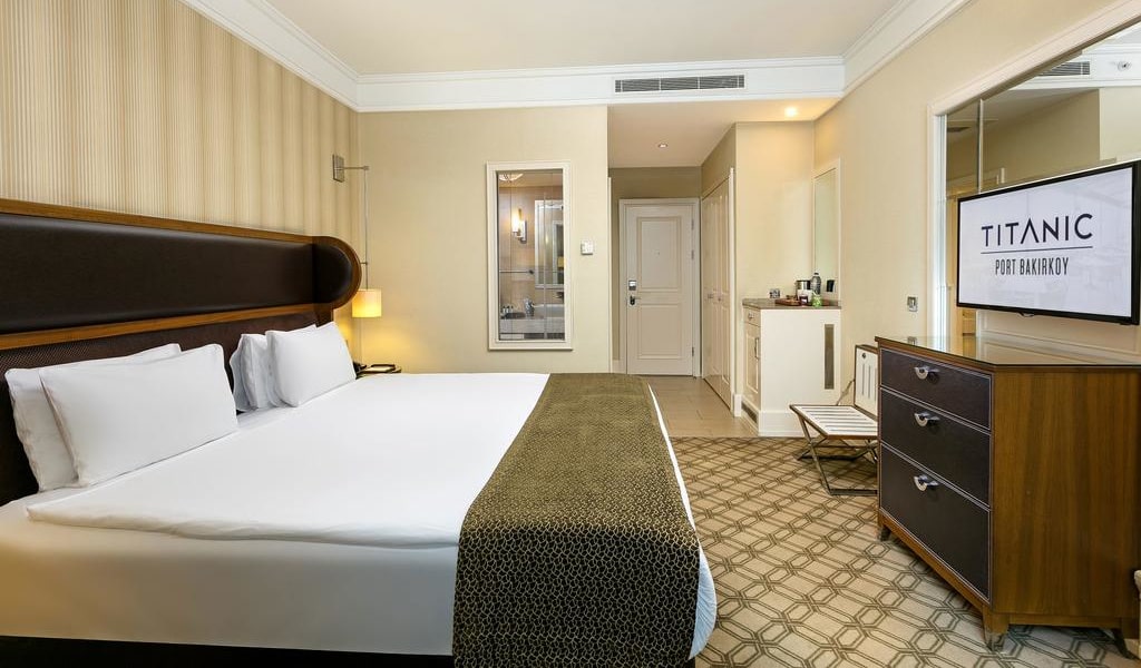 Executive Room with Sea View - Lounge Access3-min