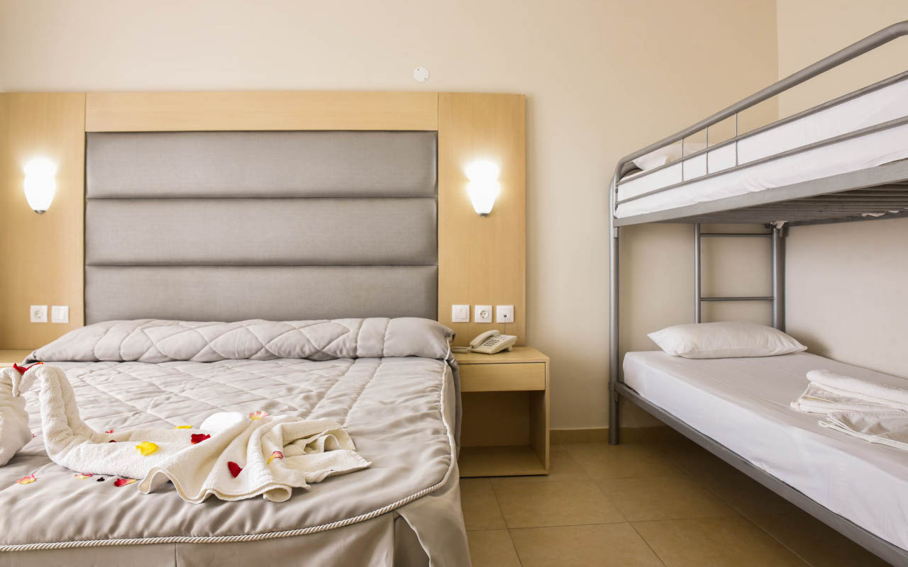FAMILY ROOM BUNKBED-min