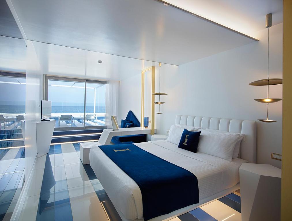 Gold Junior Suite Sea View (2)