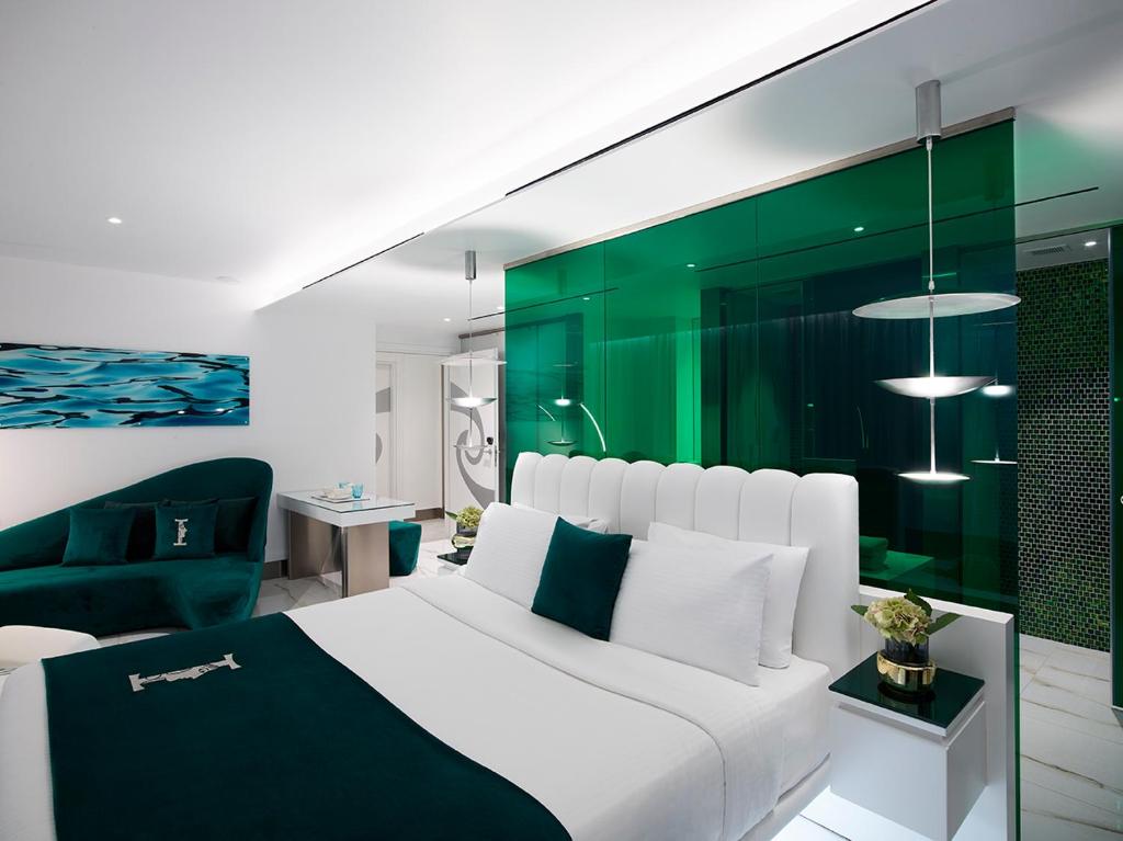 Gold Sky Suite with Panoramic Sea View (3)