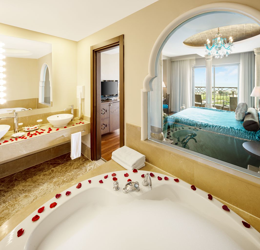 Honeymoon Suite (7)