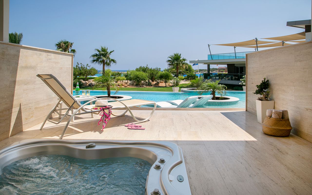 Junior Suite Swim up Rooms 6