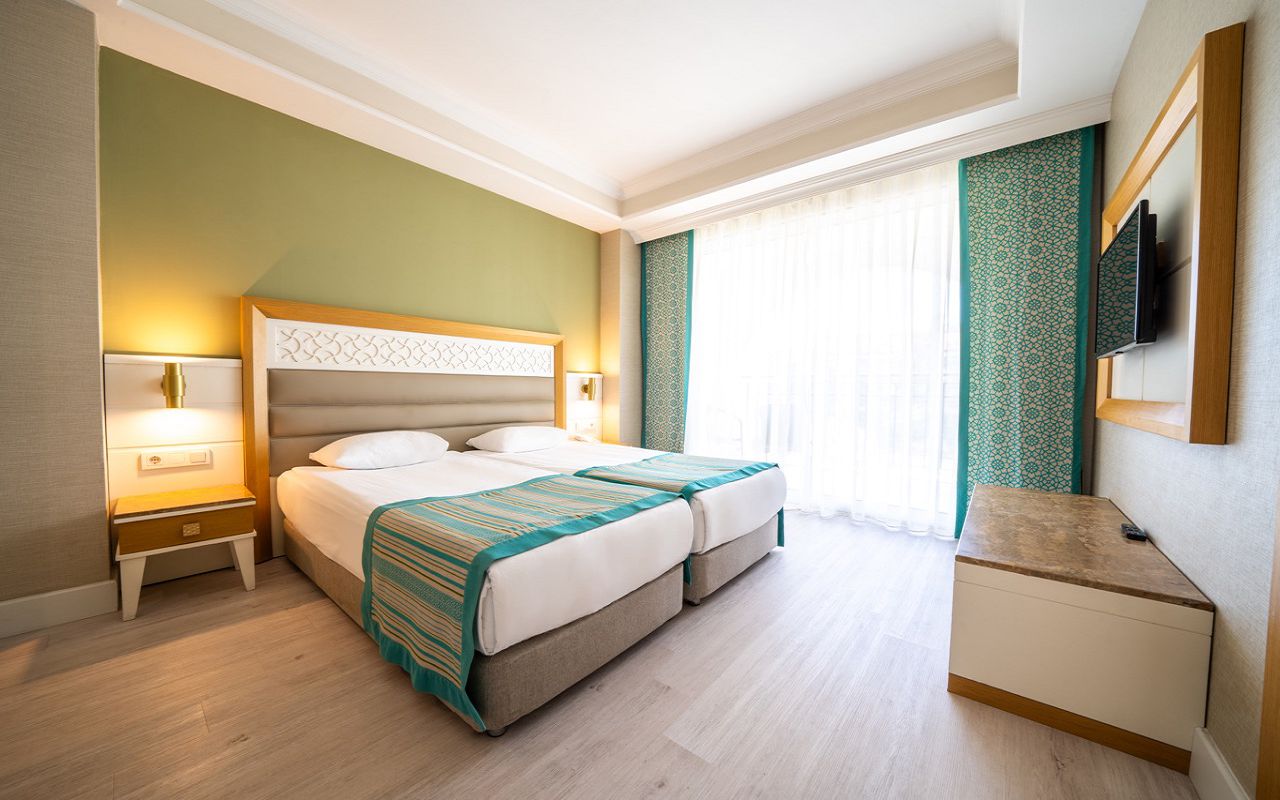 Karmir-Resort-Spa-Hotel-Aile-Odasi-1