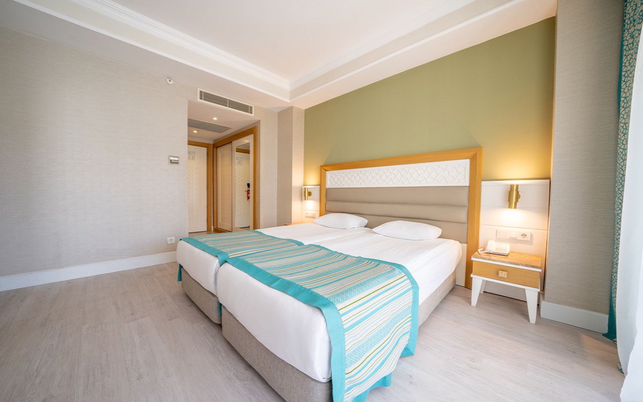 Karmir-Resort-Spa-Hotel-Aile-Odasi-2