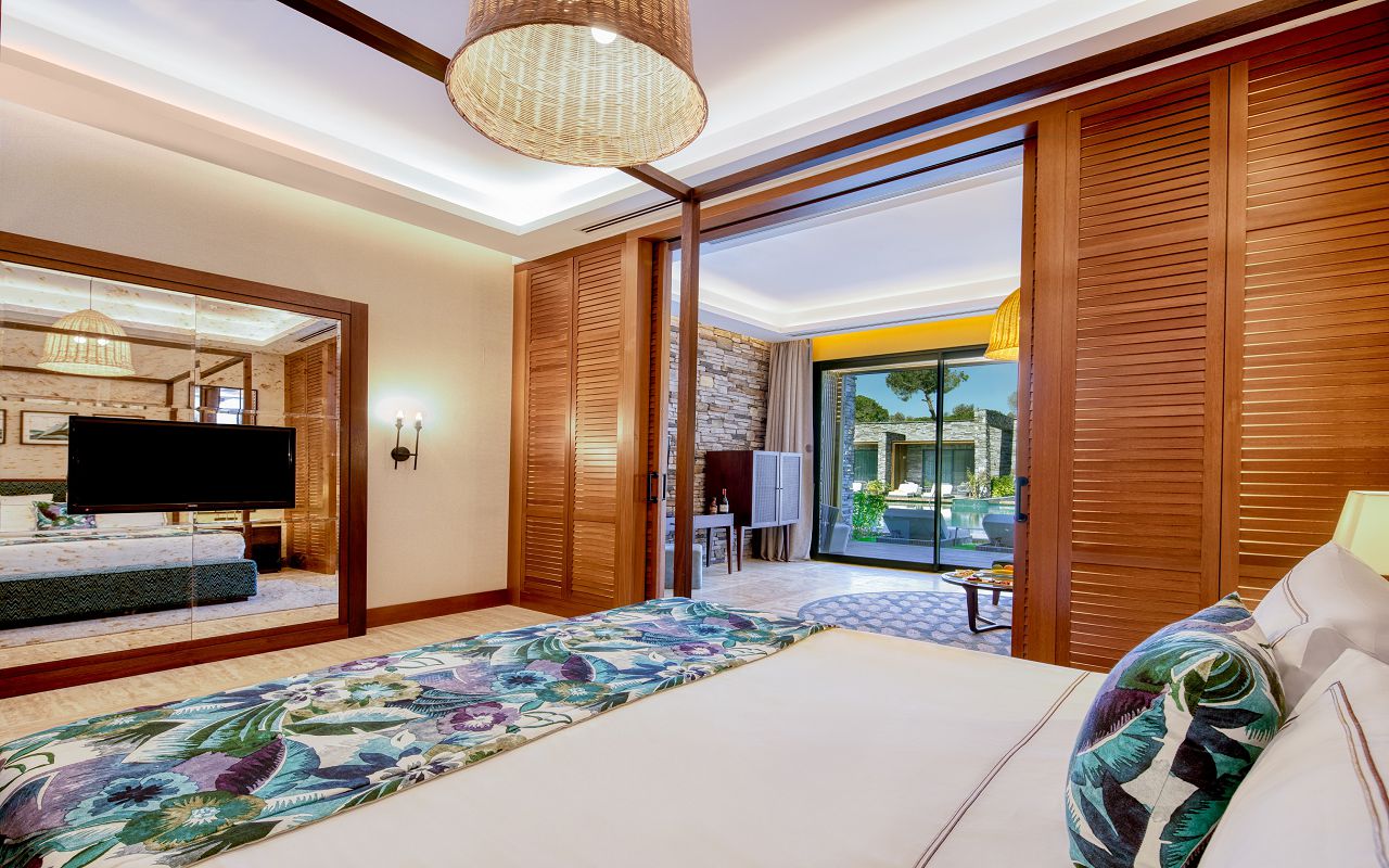 Luxury Lagoon Suite- Bedroom (3)