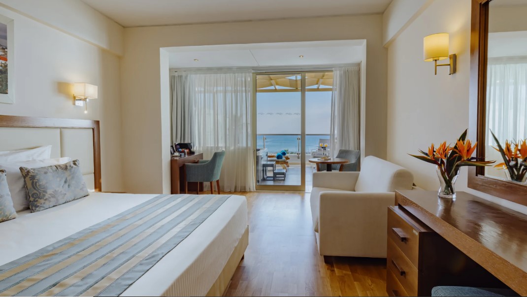 Mini Suite Private Jacuzzi Side Sea View 1