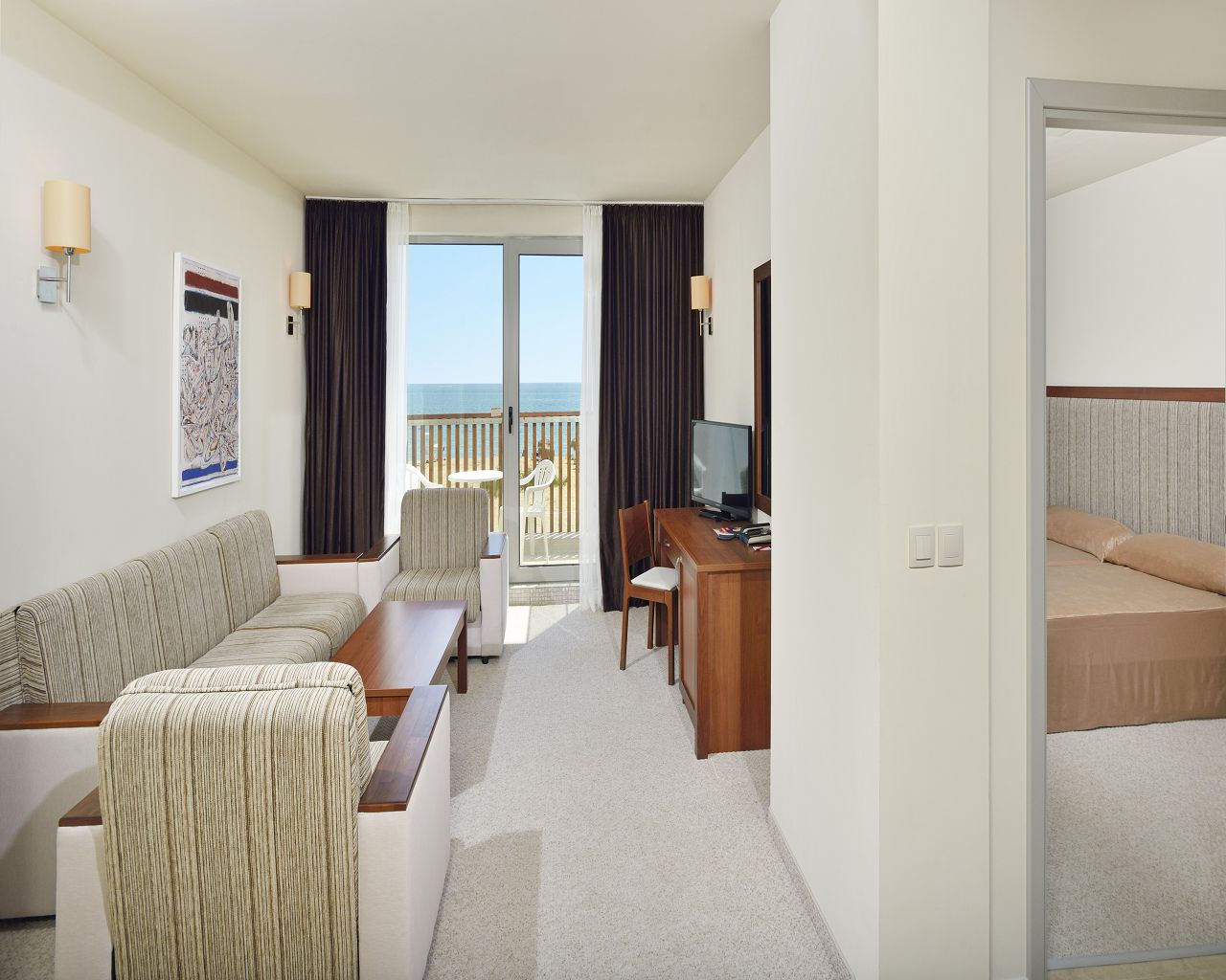 One bedroom apartment_apart building