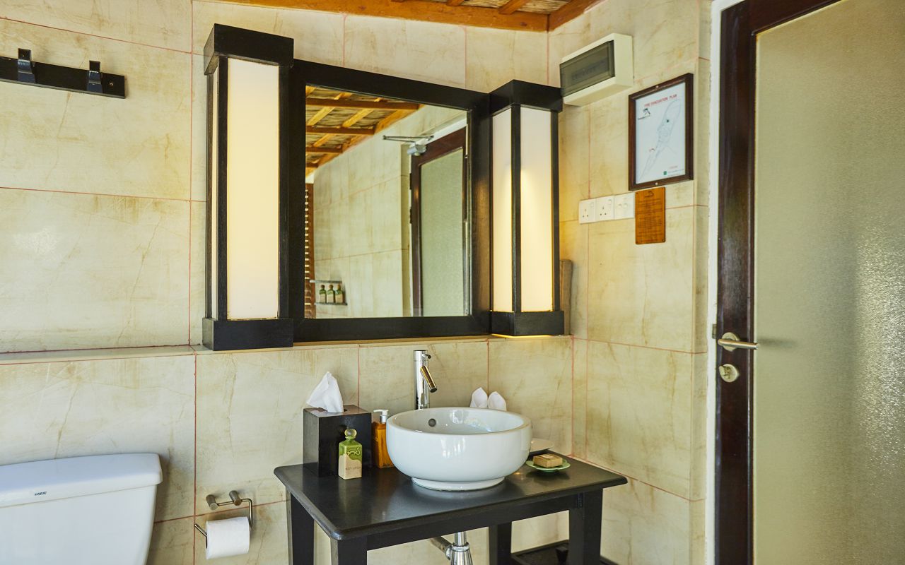 PremiumBeachBungalowBathroom_3