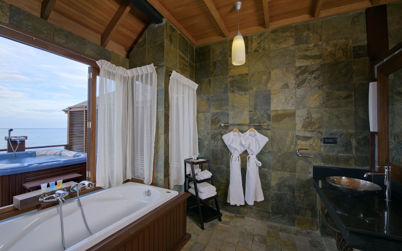 Prestige Jacuzzi Water Villa (11)