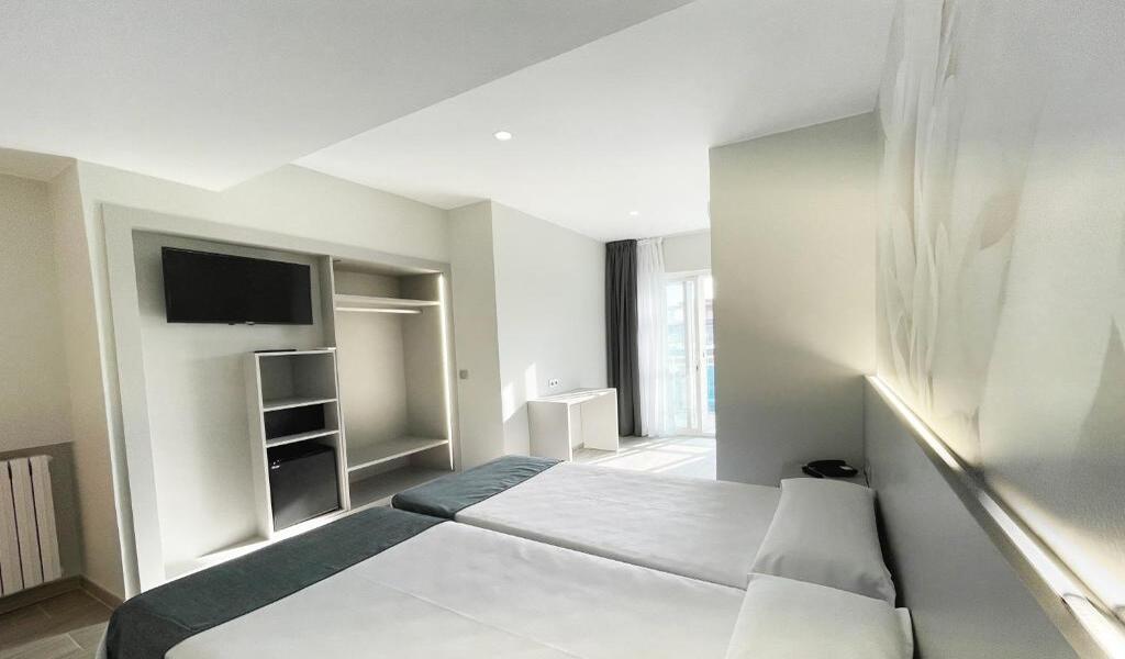 ROOM with Balcony, Superior (3)