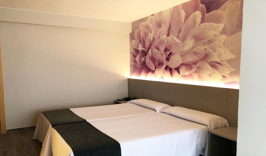 ROOM with Balcony, Superior (4)