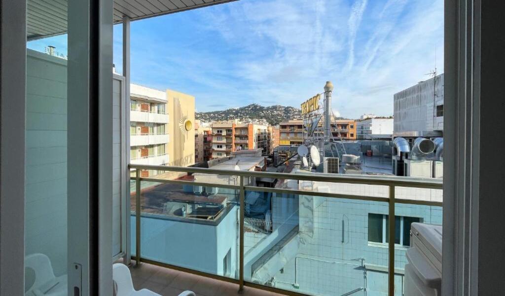 Room With Balcony (1)