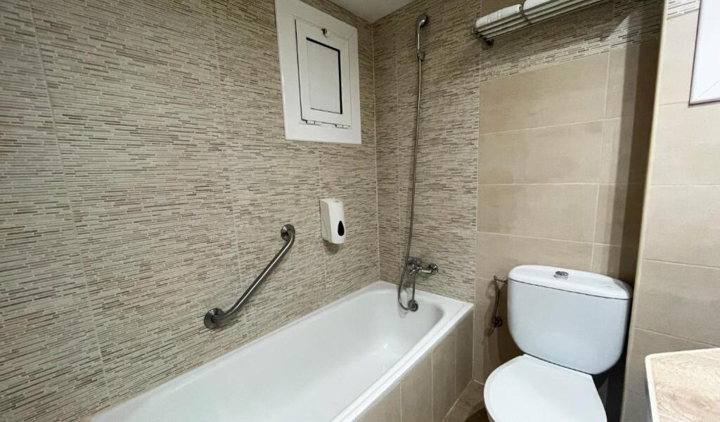 Room With Balcony (2)