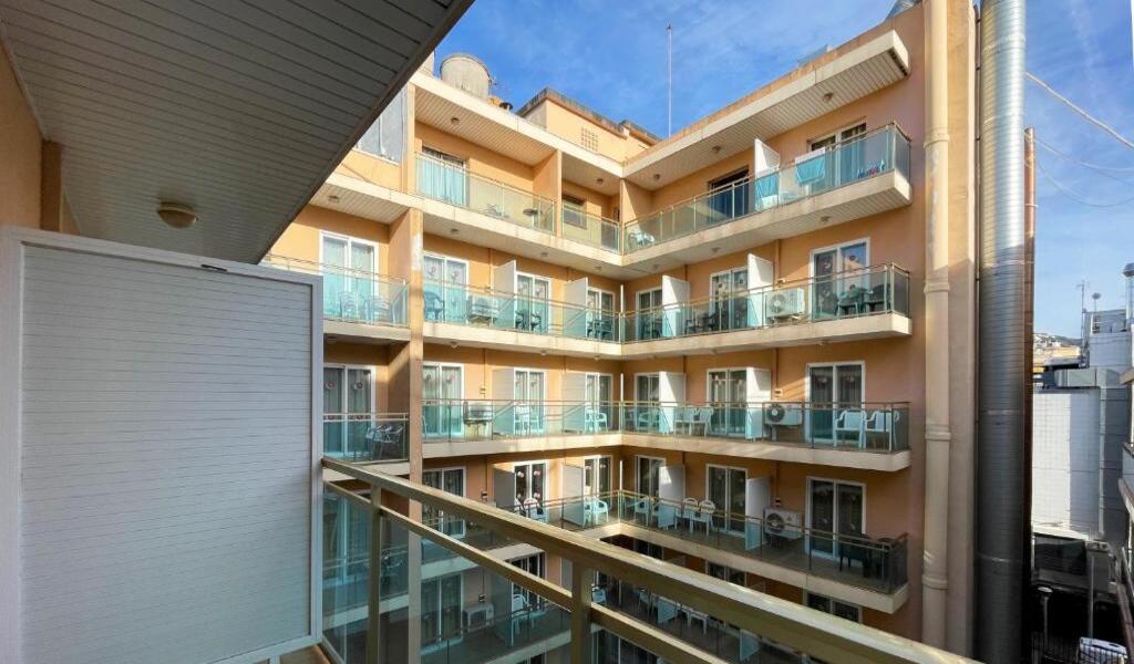 Room With Balcony (3)