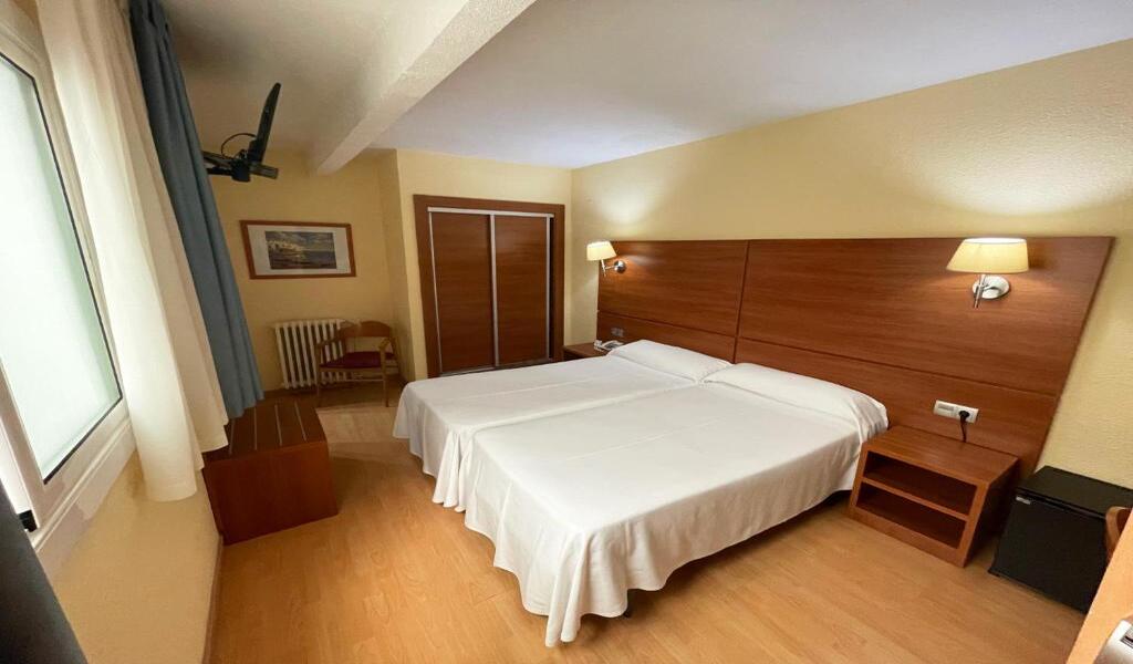 Room With Balcony (5)