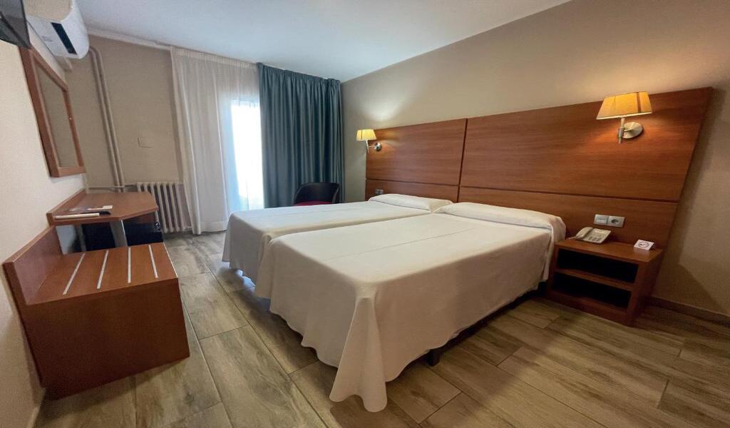 Room With Balcony (6)