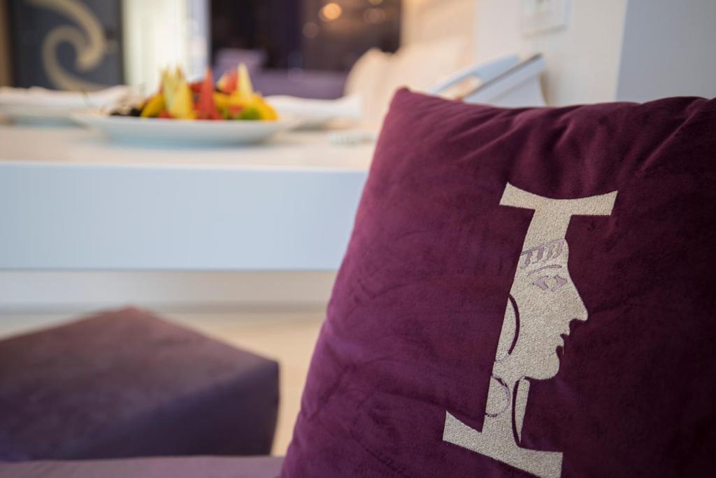 Silver Junior Suite Land View (2)