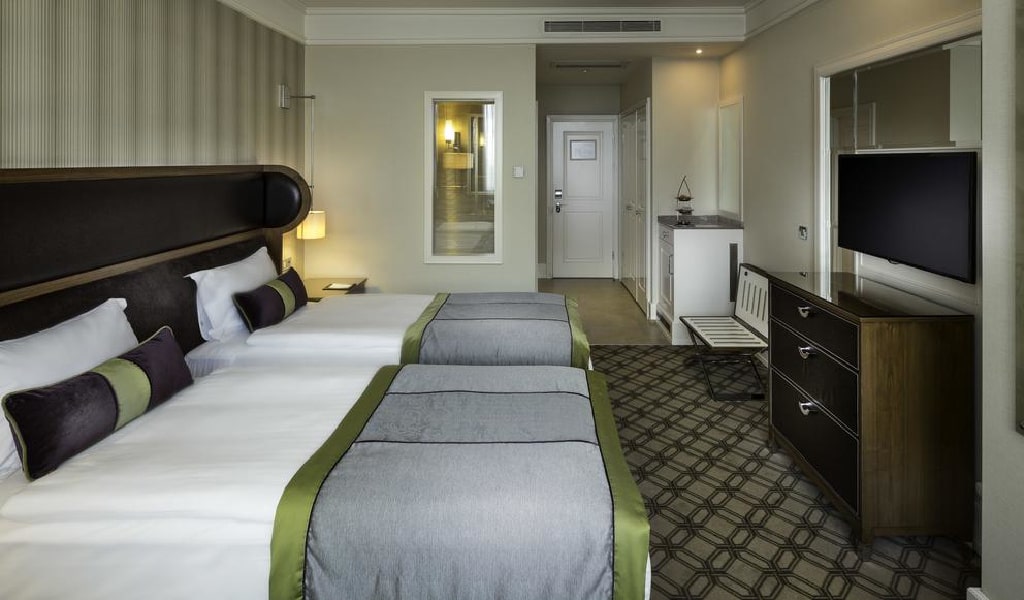 Standard Double or Twin Room 2-min