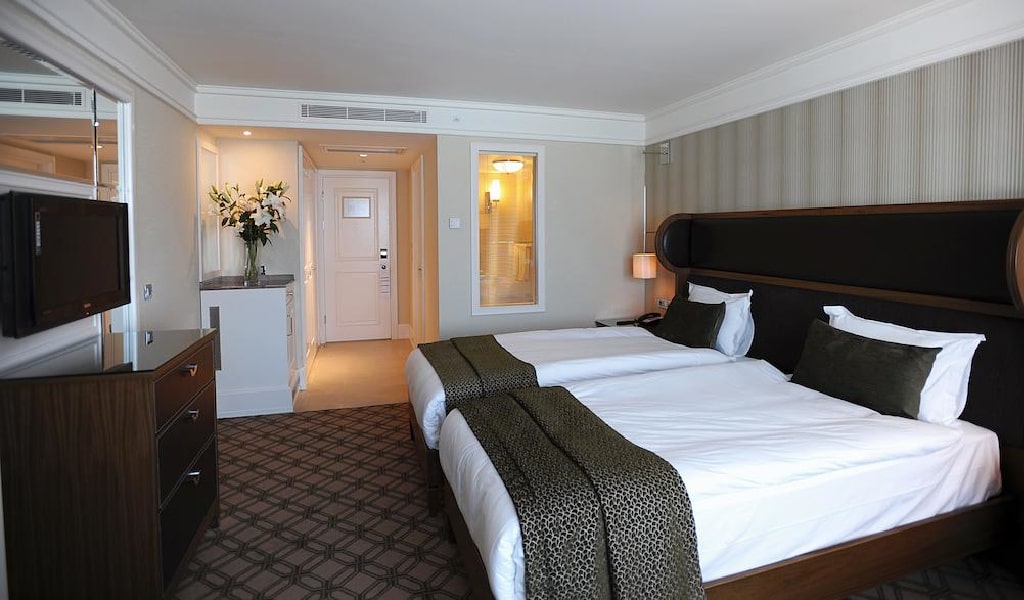 Standard Double or Twin Room 4-min