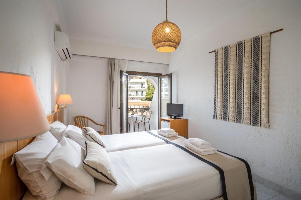 Standard Room (2)