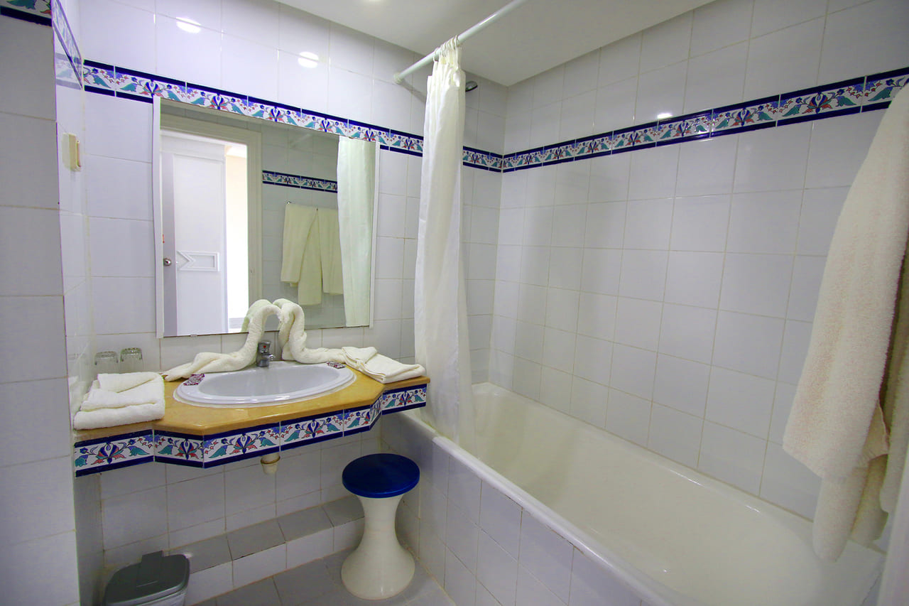 Standard Room (4)