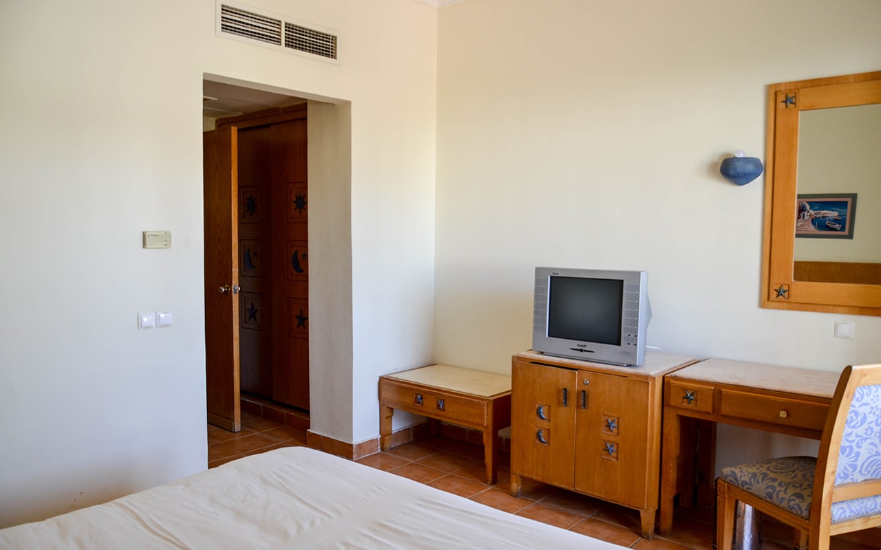 Standard Room_04-min