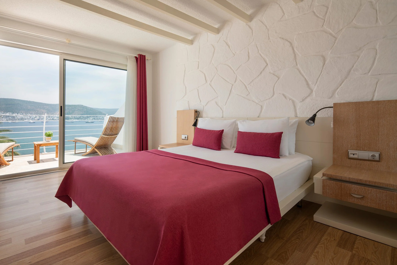 Standard Sea View Room (1)