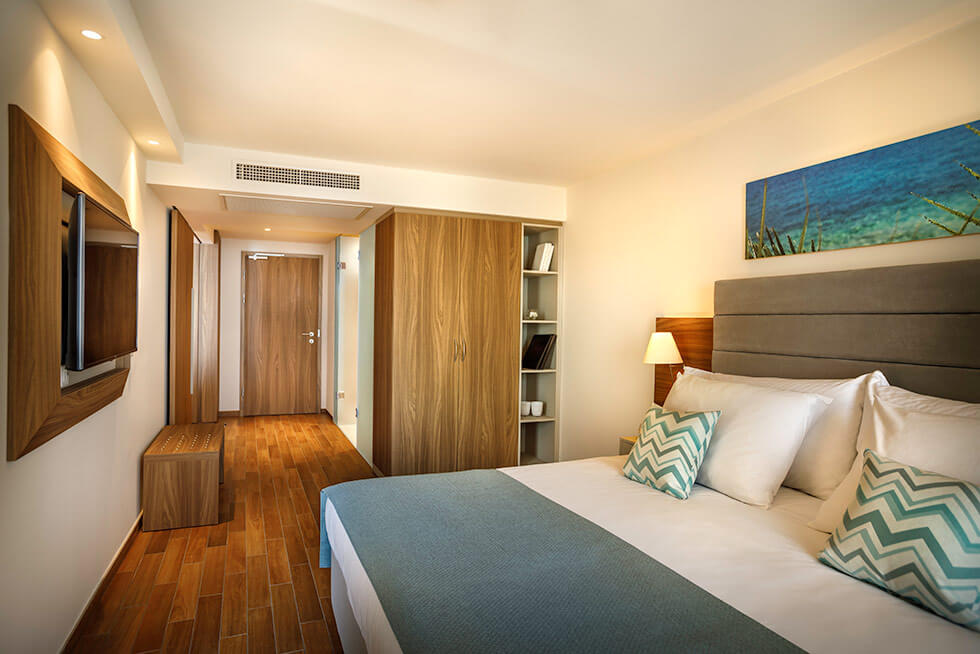 Standard family room with balcony sea view 3