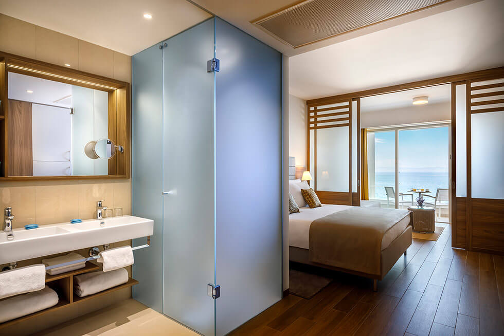 Standard family room with balcony sea view 6