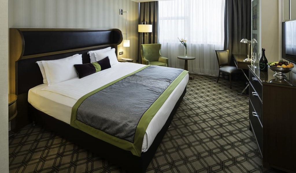 Superior Twin or Double Room with City View 2-min