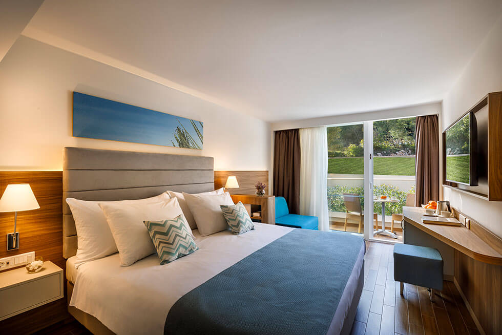 Superior triple room sea side 1