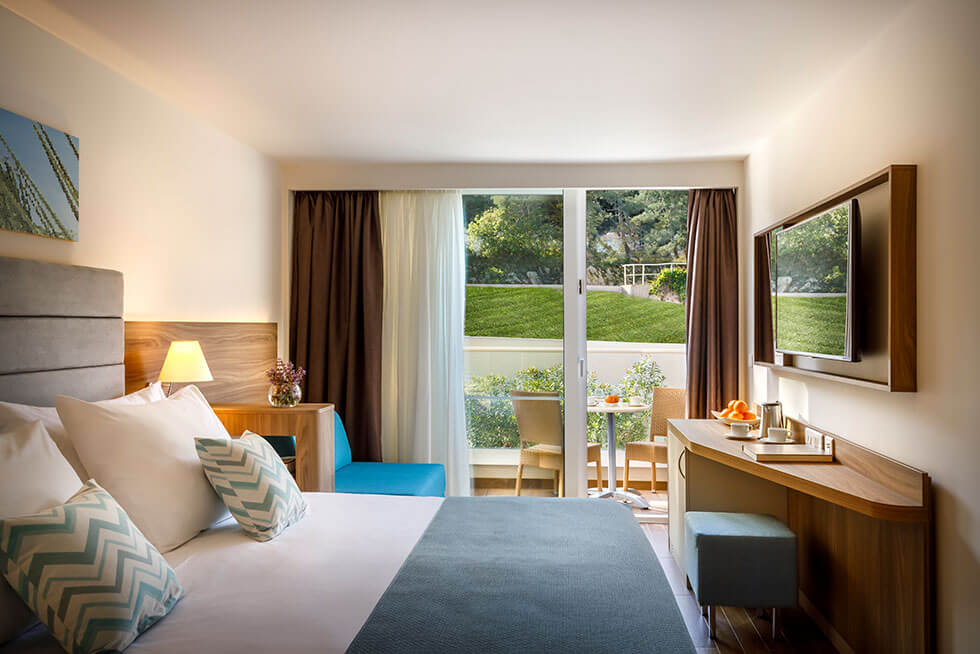 Superior triple room sea side 2
