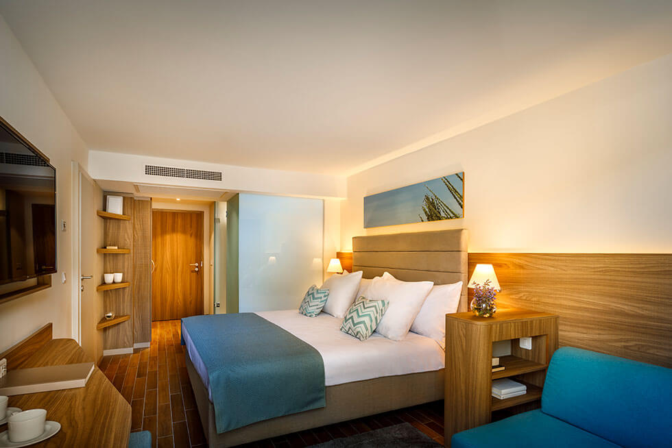 Superior triple room sea side 3