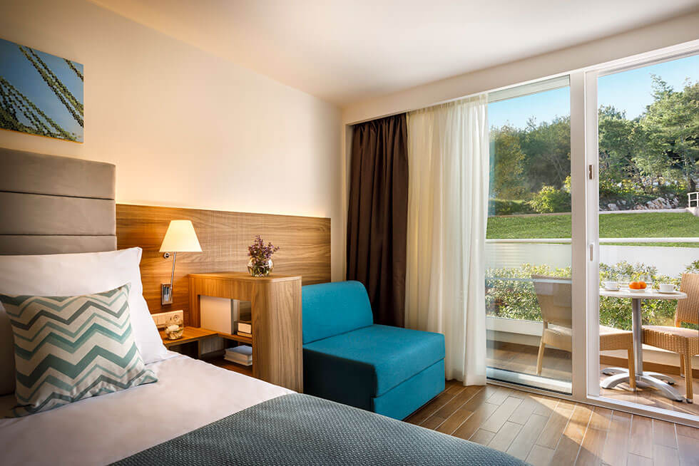 Superior triple room sea side 4