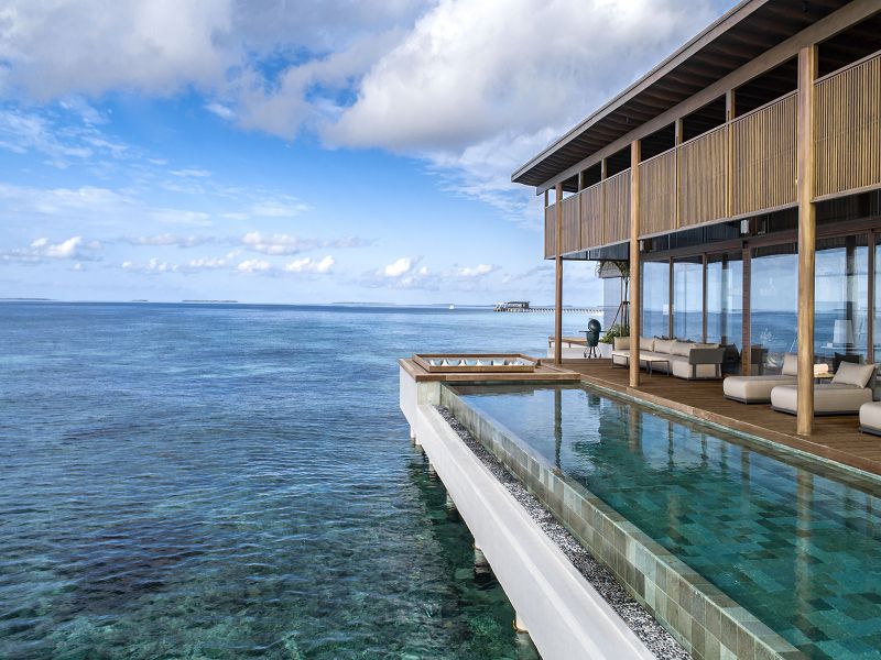 THE-Overwater-Reef-Residence-Infinity-Pool