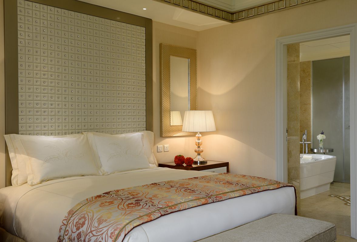 The Ritz-Carlton Abu Dhabi, Grand Canal Villa bedroom - Garden Suite