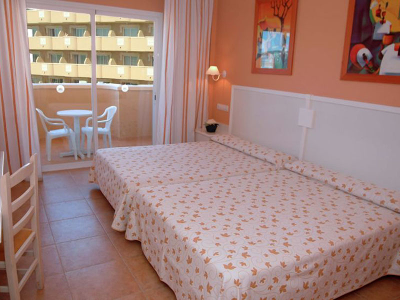 habitacion-estandar-cama-doble-balcon