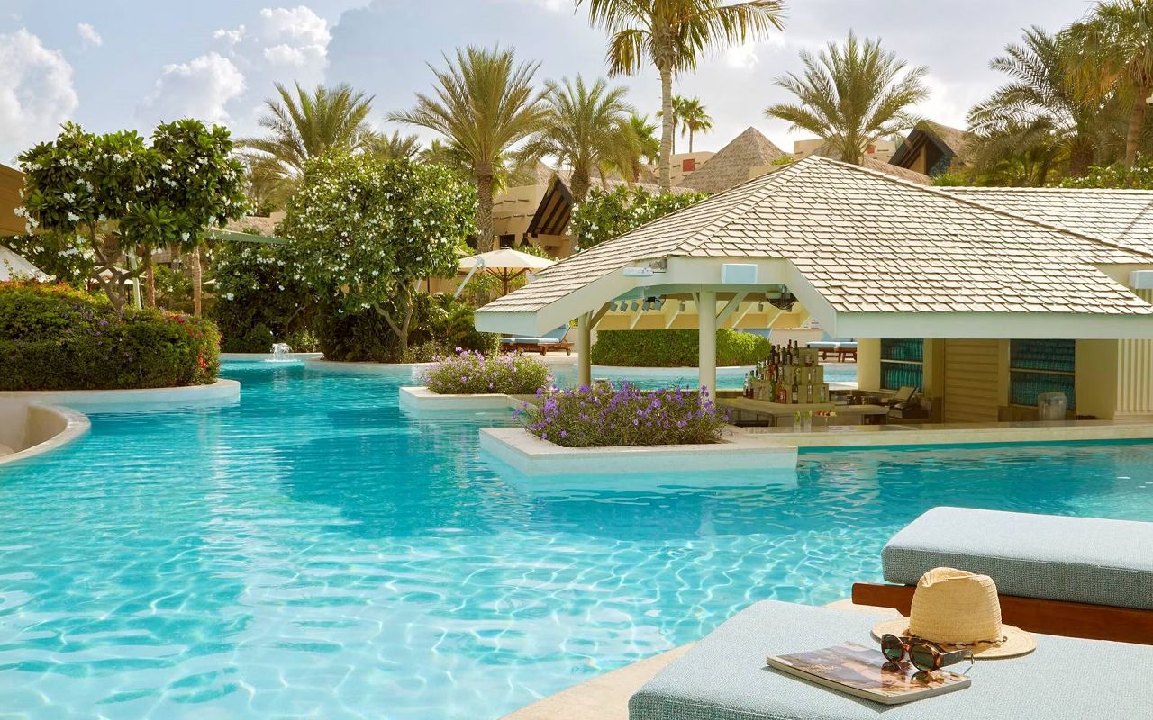 jumeirah-beach-hotel-executive-pool-club